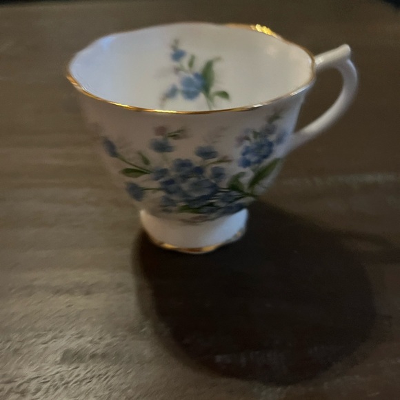 Royal Albert Forget Me Not Teacup - Picture 6 of 6